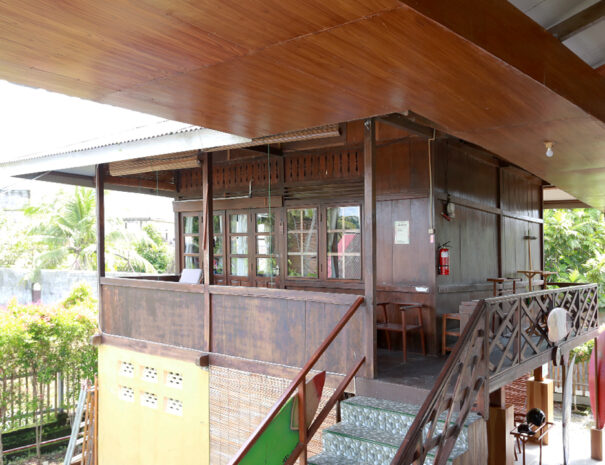 Family Room With Balcony8