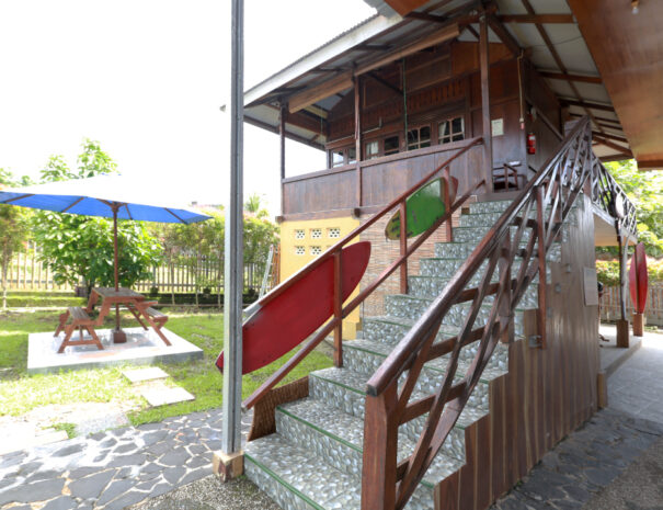 Family Room With Balcony9
