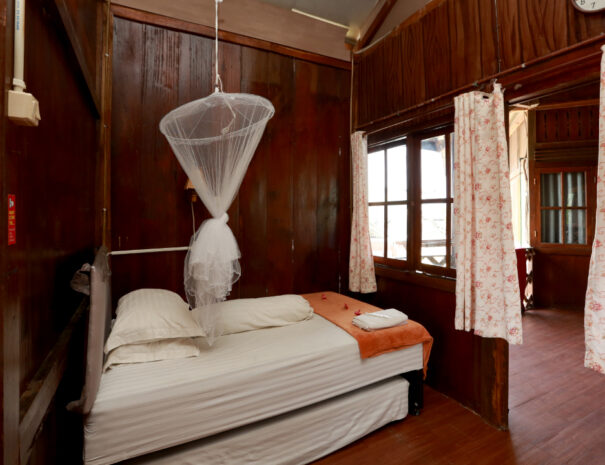 Family Room with Private Bathroom2