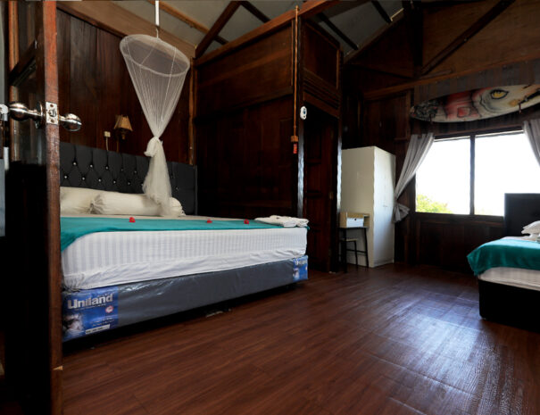 Family Room with Private Bathroom4