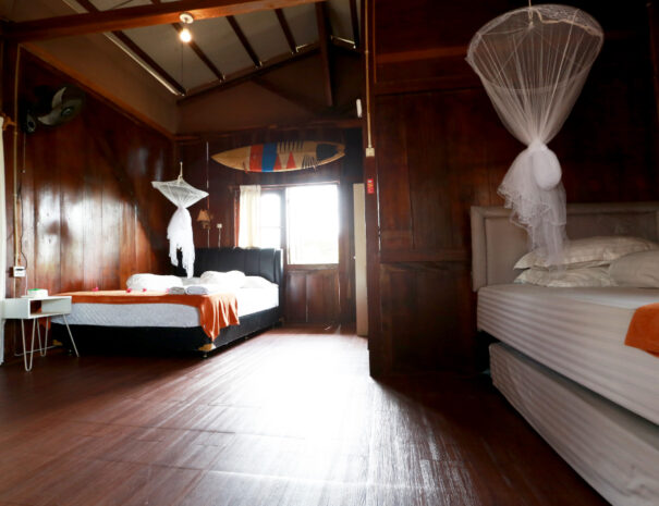 Family Room with Private Bathroom8